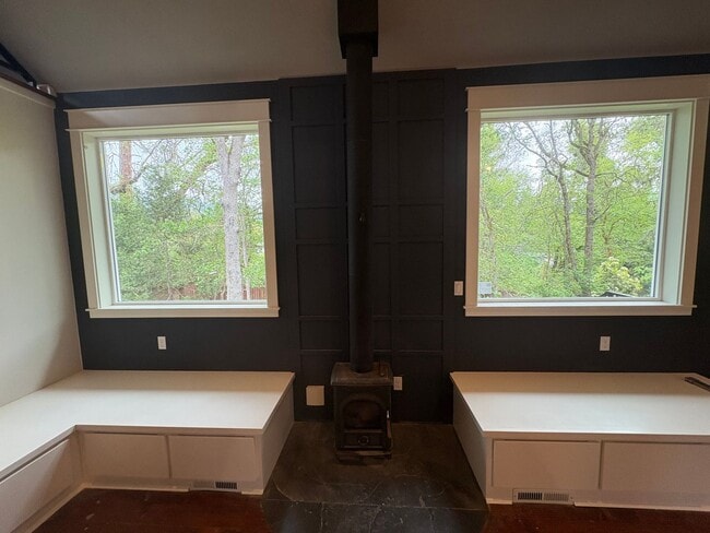 Photo - 2BED 2BATH - NORTHWEST, NEWLY RENOVATED, YARD, WASHER DRYER, STORAGE
