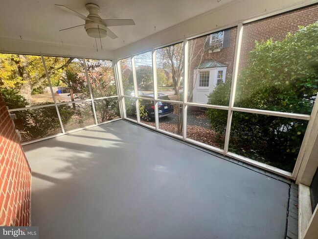 Photo - 8 S Hudson St