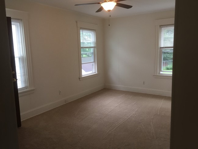 living room - 3323 Emerson Ave Unit B