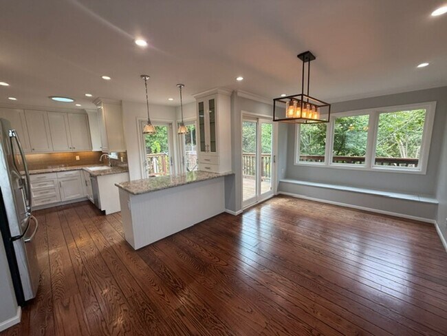 Photo - 3824 Fernwood St