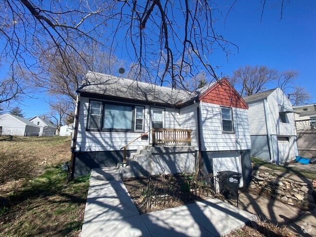 Building Photo - Newly Renovated 3 Bed 1 Bath Rental