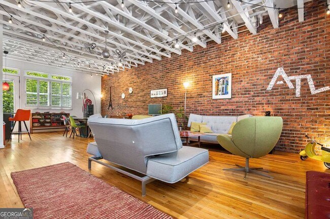 Photo - 230 Bradberry St SW