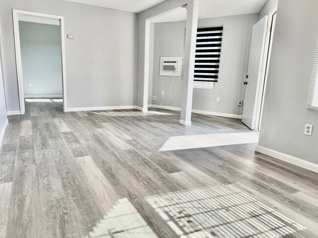 Photo - 4225 8th Ave