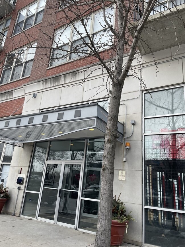 Building Photo - 6 S Laflin St Unit 716