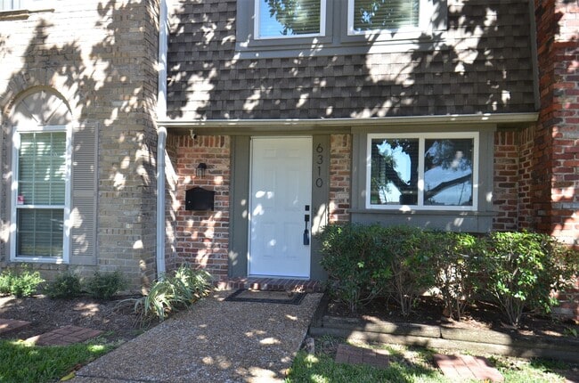 6310 Chevy Chase Dr Unit 5