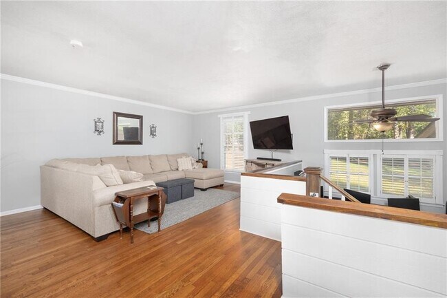 Photo - 3247 Clearview Dr SW