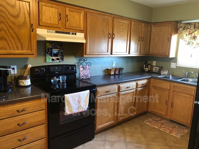 Photo - Montana Avenue (2220-2222) - 2222