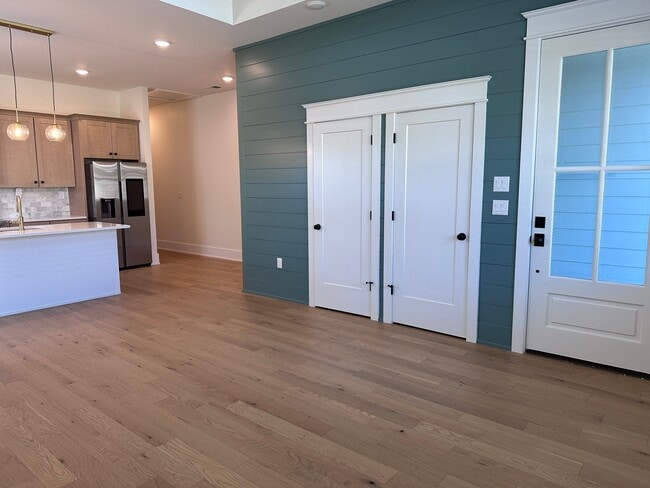 Photo - 136 McCowat St Unidad A