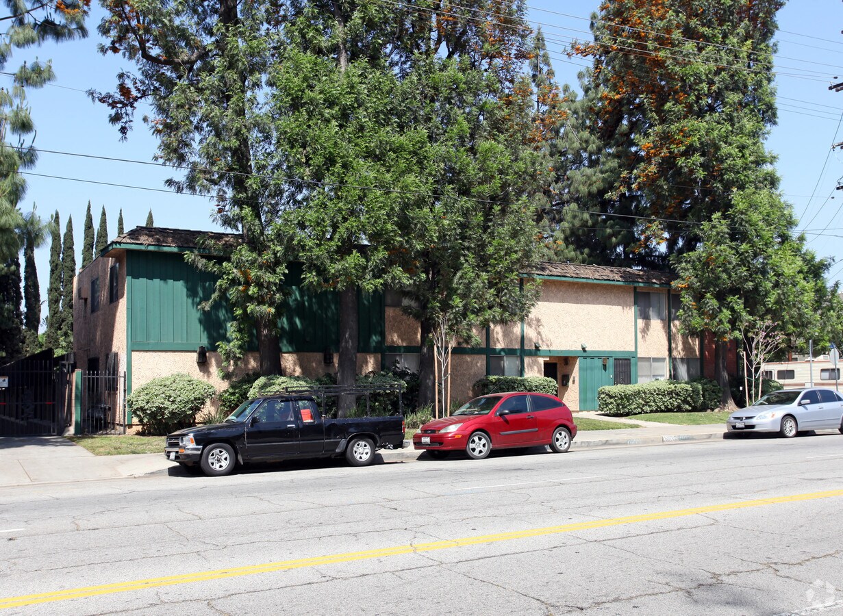 Photo - 6857 Haskell Ave