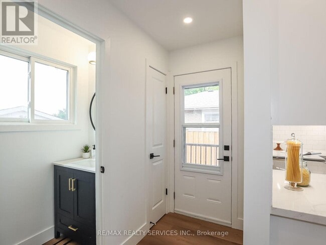 Photo - 6364 Sherwood Rd