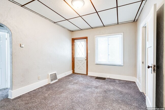 Photo - 136 E Johnson St Unidad 136