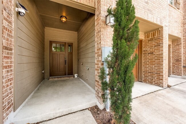 Photo - 572 Waterloo Dr
