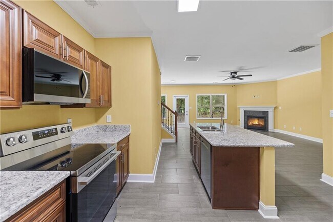 1110 Pepper Ln NW