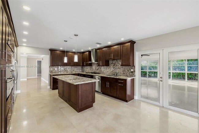 Photo - 633 Solar Isle Dr