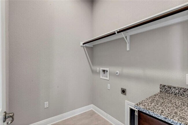 Photo - 3901 Tavarez St