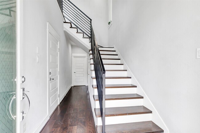 Photo - 3309 Baron St