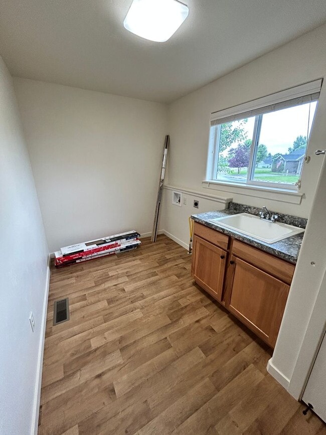 Photo - 105 Centurion St