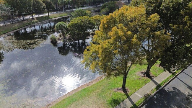 Photo - 2400 Centergate Dr