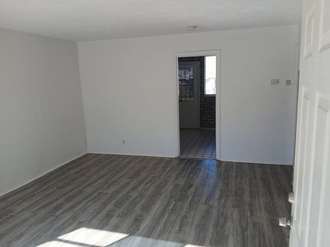 Photo - 300 Maxine Ave Unidad 300