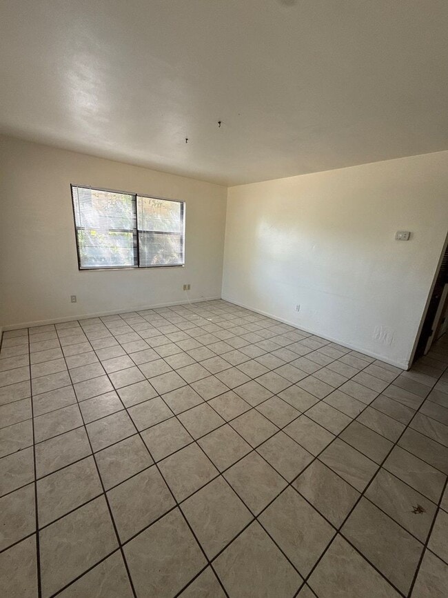 Photo - 4 bed/ 2.5 bath home, large yard! Availabl...