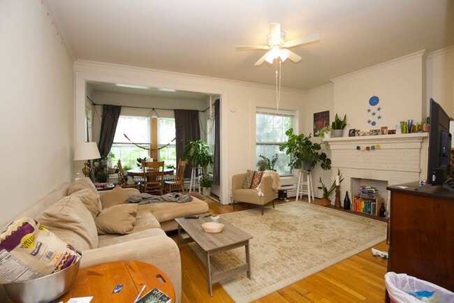 Building Photo - 425 Lee St Unit J01P