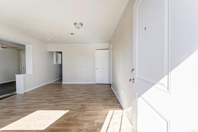 Building Photo - 4637 Carmen St Rental
