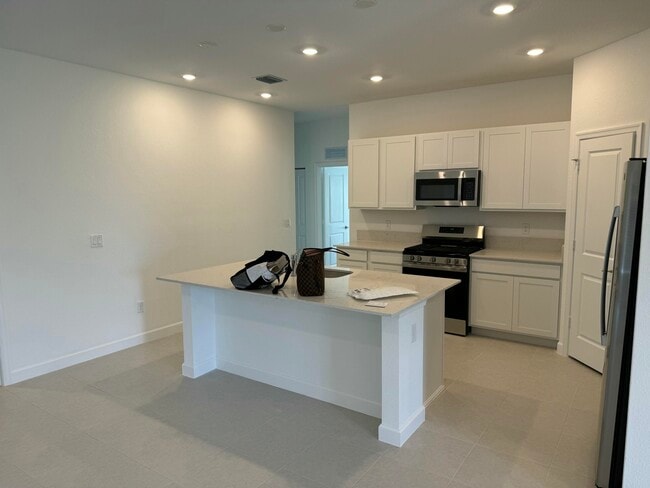 Photo - 10501 NW Suncrest Lp