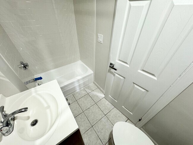 Photo - 57 Burrell St Unit 2