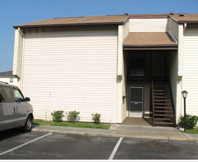 Building Photo - One Bedroom with balcony. Unit 1902