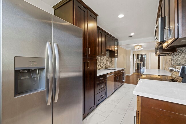 Building Photo - 3113 Raintree Cir