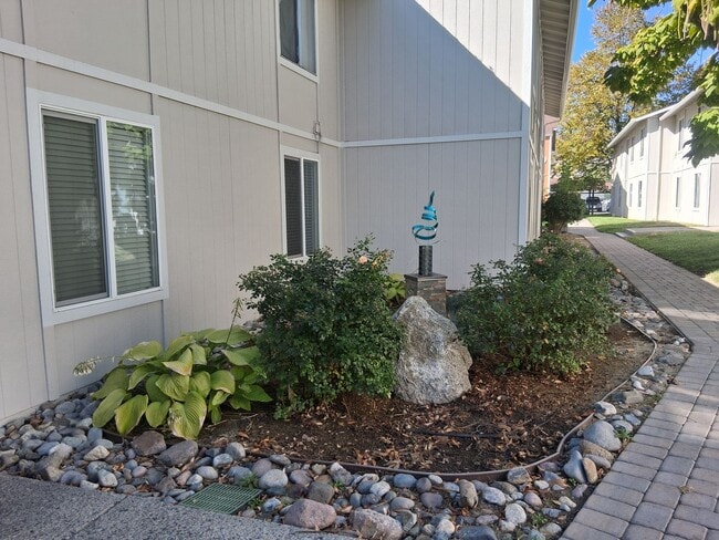 Building Photo - Cute One Bedroom With Swimming Pool, Club ...