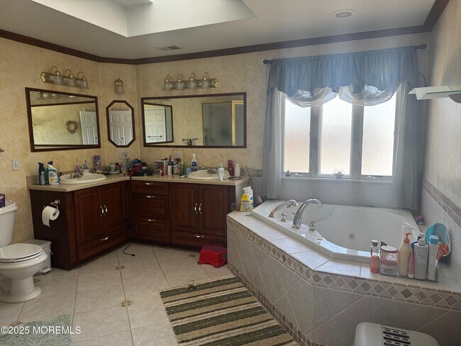 Photo - 1709 Maple St