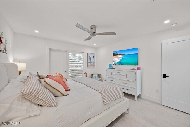 Building Photo - 2100 Gulf Shore Blvd N Unit 101