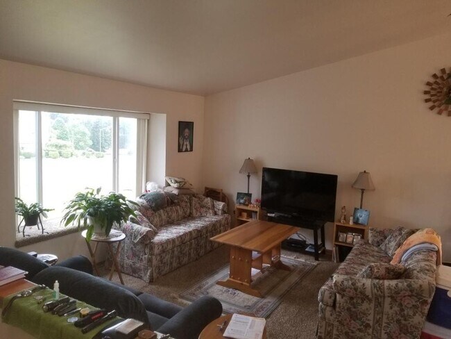 Photo - 3 Bed 2 Bath - Garage - Dog Friendly - NAS Whidbey
