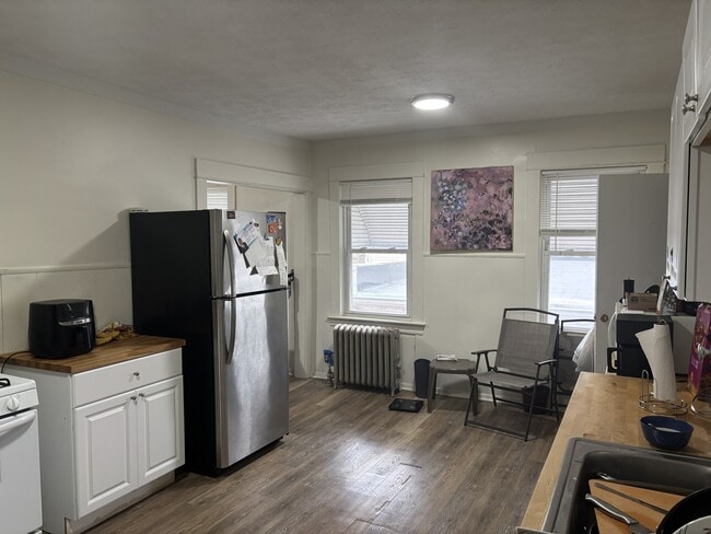 Kitchen - 2089 Fairview Ave