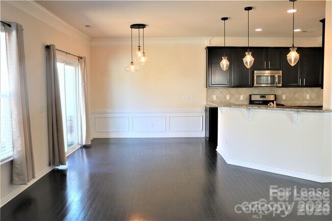 Photo - 2537 Royal York Ave