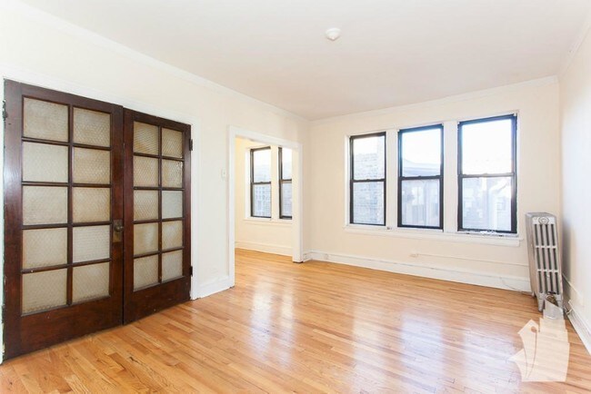 4631 N Paulina St Unit 101