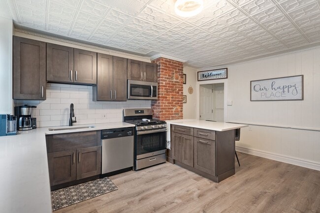 Photo - Tastefully updated 2-Bed, 1-Bath Gem in Troy Hill!