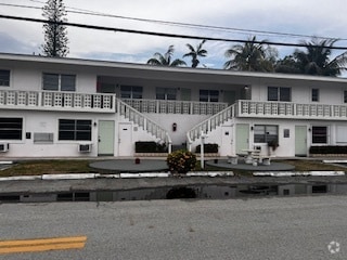 Building Photo - 900 NE 17th Ter Rental