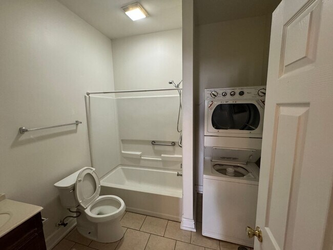 Photo - 2027 Russell Blvd Unit Front