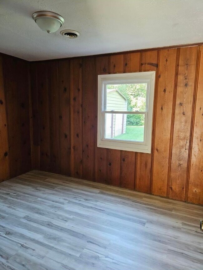 Photo - 647 S Nettleton Ave