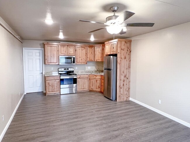 Photo - 1060 Louis St
