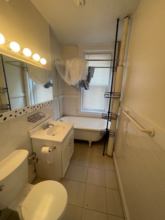Photo - No Brokers Fee, One Month Rent-Free, Laundry on a Site