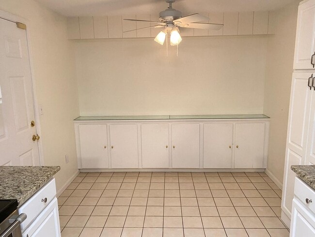 Kitchen - 255 North Rd Unit xx