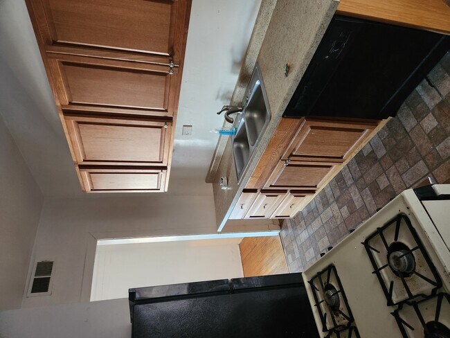 Photo - 905 W Irving Park Rd Unit 2