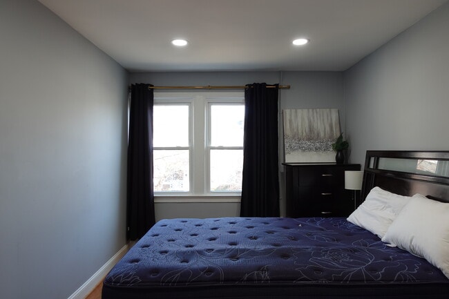 Photo - 1228 18th St NE