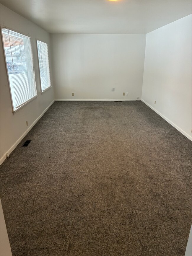 Photo - 343 Martin St