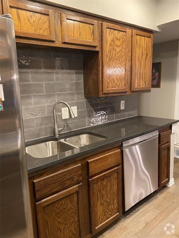 Building Photo - 2625 Fairbrook St Rental