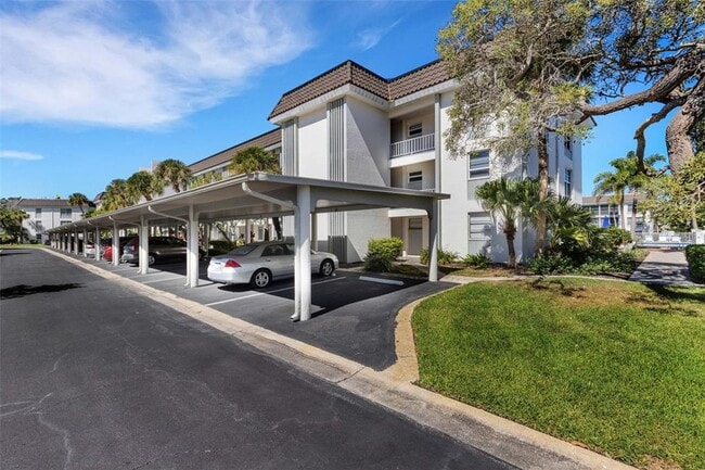 Building Photo - 4360 Chatham Dr Unit 108