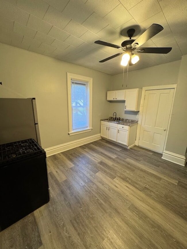 Photo - 302 E Washington St Unit 3